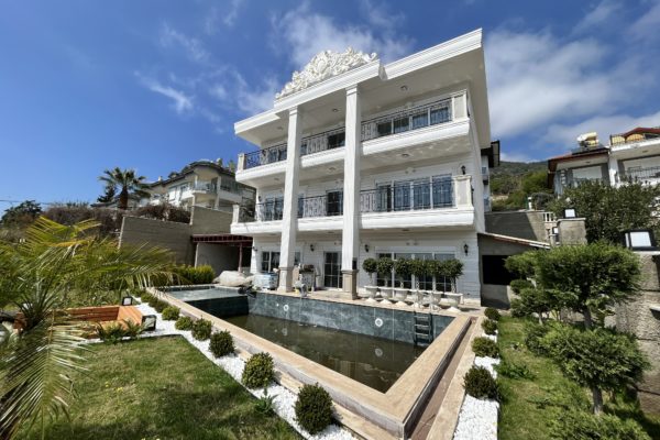 Ultra Luxury Detached Villa for Sale in Alanya Tepe Neighborhood